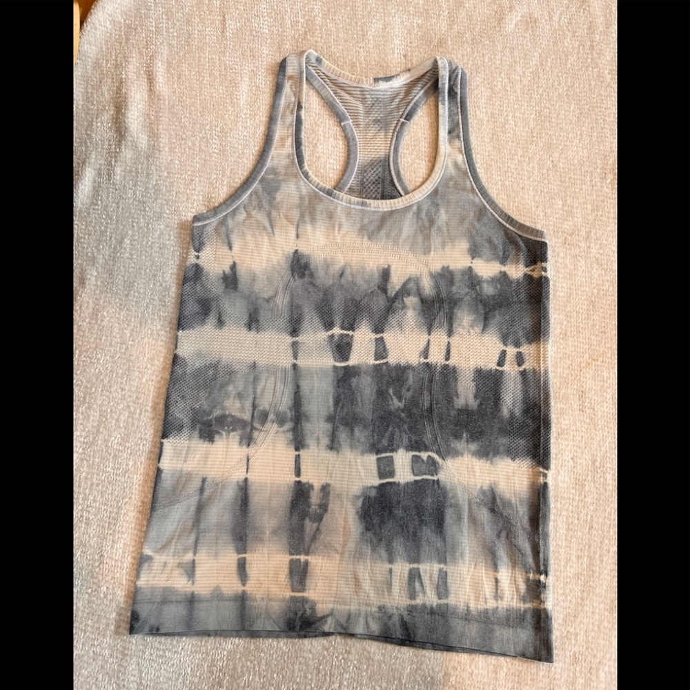 Lululemon Swiftly Racerback (Heathered Silver Fox) size 8
